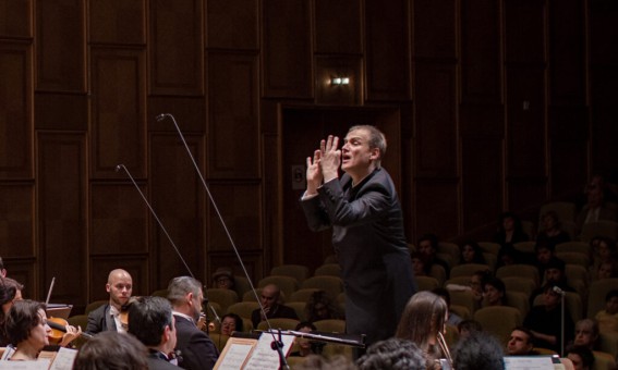 Matthias Manasi Romanian National Radio Orchestra Photo: Roza Zah