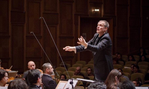 Matthias Manasi Romanian National Radio Orchestra Photo: Roza Zah