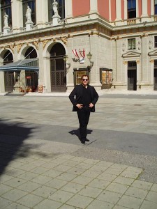 In front of the Musikverein Vienna, looking forward to the concerts with the Vienna Mozart Orchestra, June 2013/Photo: Teresa Vicario