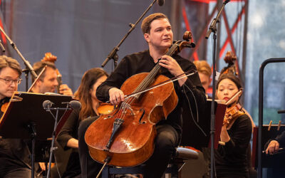 Matthias Manasi conducts the Ploiești Philharmonic Orchestra in Ploiești